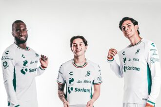 El espectacular nuevo uniforme de Santos Laguna.