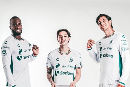 El espectacular nuevo uniforme de Santos Laguna.
