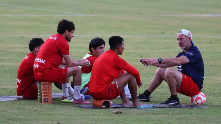 Chivas entrenó en Colima, bajo las órdenes de Gabriel Milito.