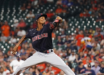 Padres de San Diego firman a Triston McKenzie para la temporada 2026