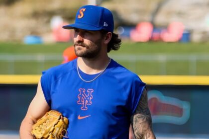 Ty Adcock, nuevo jugador de los Padres de San Diego.