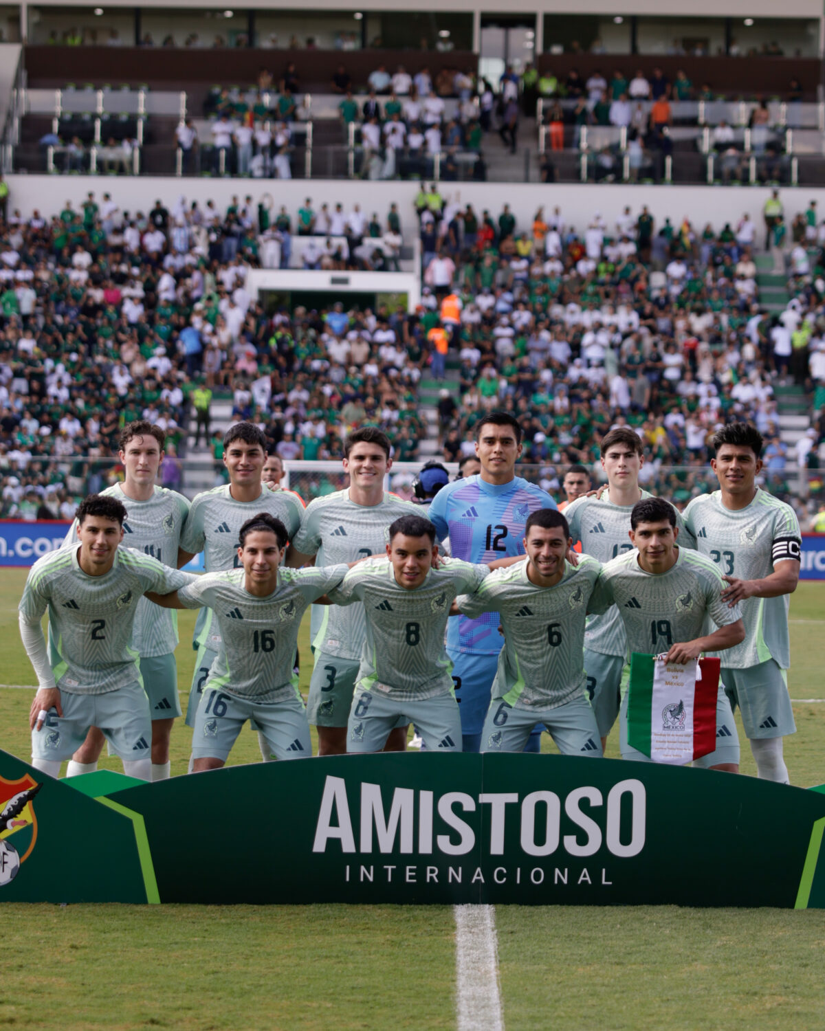 México vs Bolivia, el 11 titular de México. 