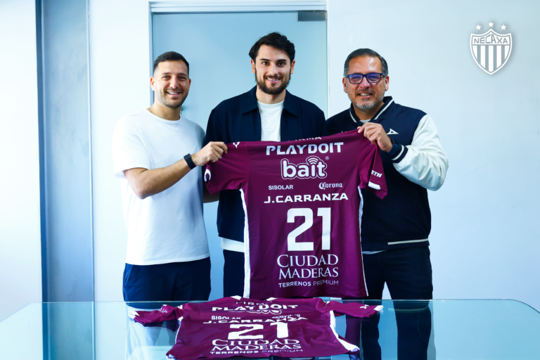 Julián Carranza llega con los Rayos.