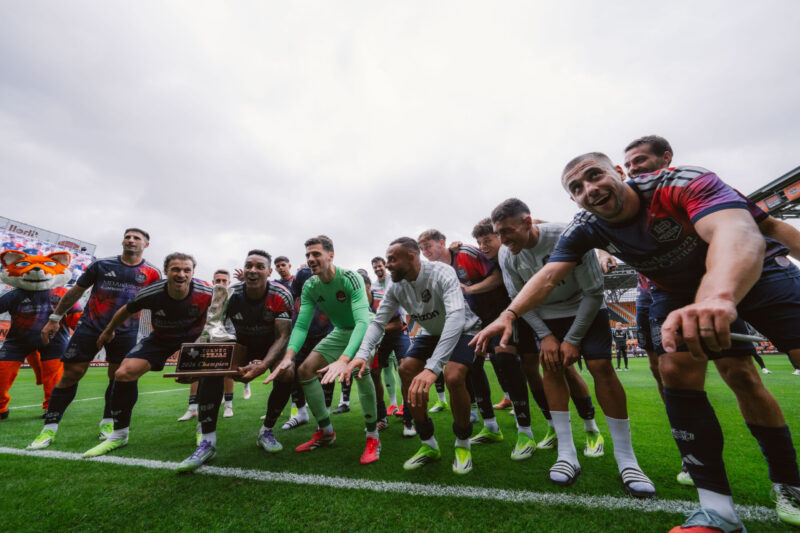 Houston Dynamo celebró su primer trofeo del año.