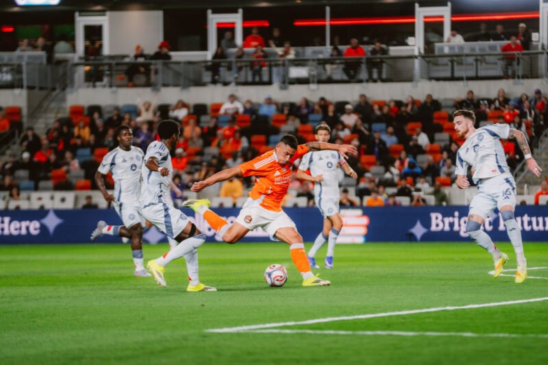 Gran actuación de Houston Dynamo en su presentación.