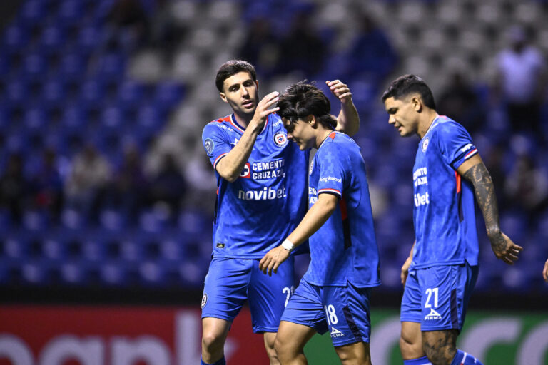Cruz Azul aplasta a Vancouver y avanza en la Concacaf
