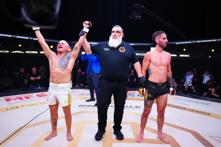 Paulino “Cuate” Siller conquista el trono de LUX Fight League ante su gente