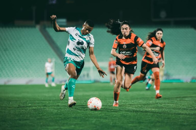 Santos Femenil remonta un 0-2 y le roba el triunfo a Xolas