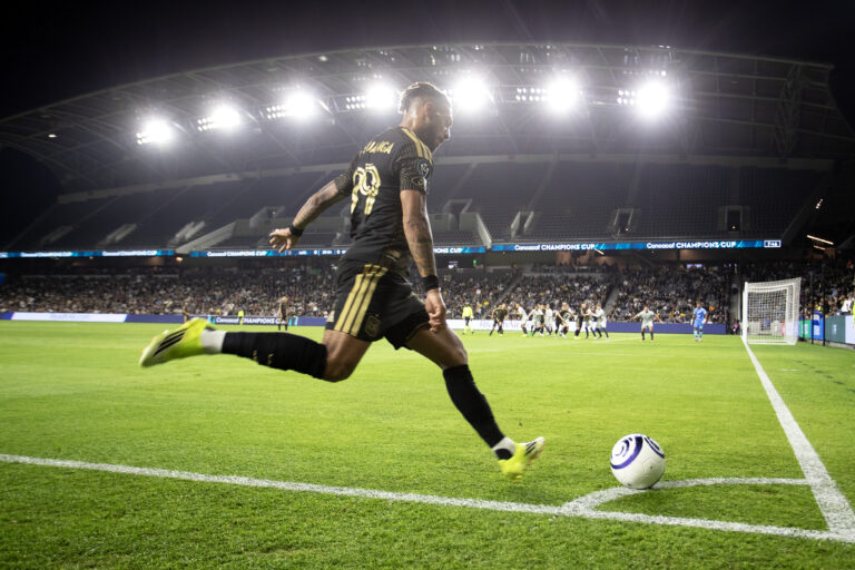 Bouanga sigue brillando con el LAFC.