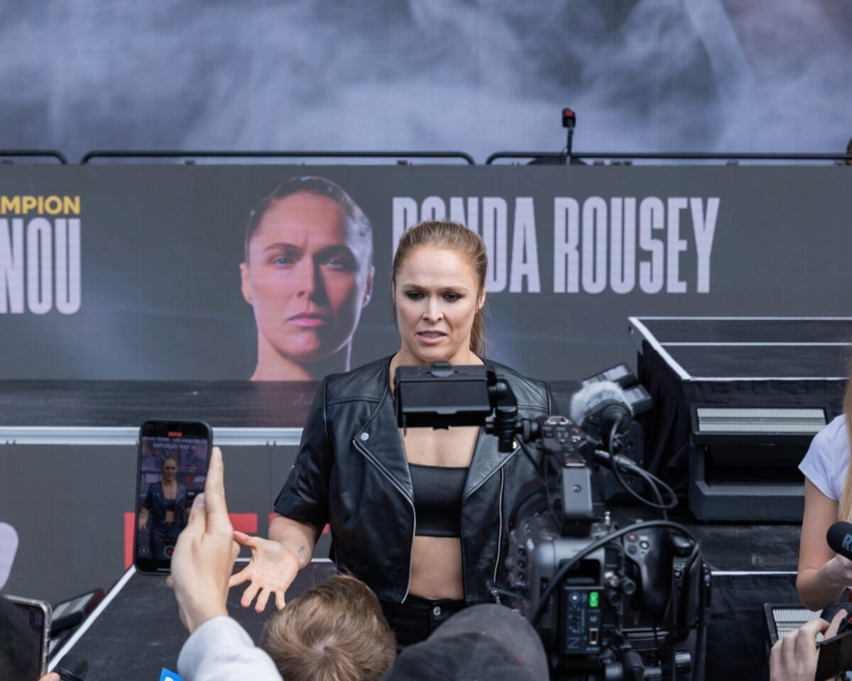 Rousey durante la conferencia de prensa. 