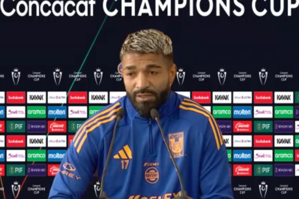 Búfalo Aguirre, atacante de los Tigres de la UANL.