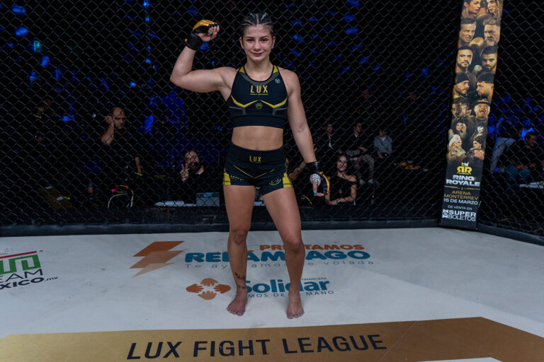 Julieta Martínez mantiene el invicto con nocaut en LUX 059