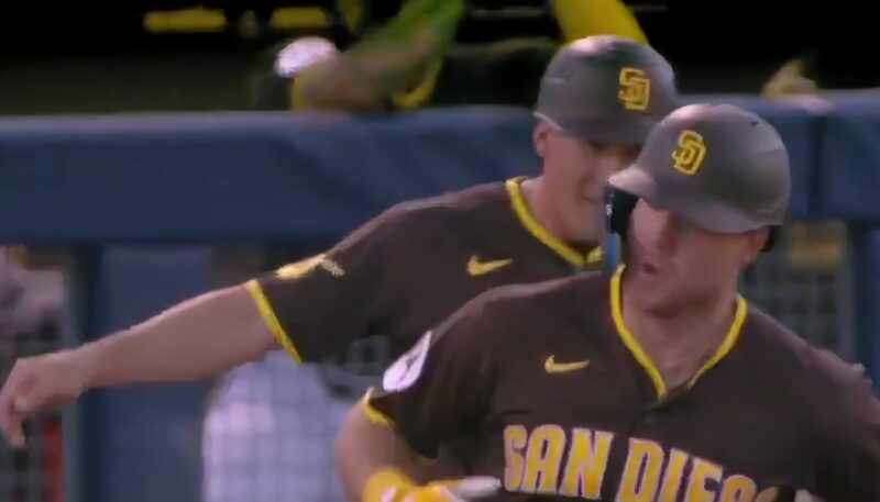 Gavin Sheets pegó cuadrangular en el partido para los Padres.