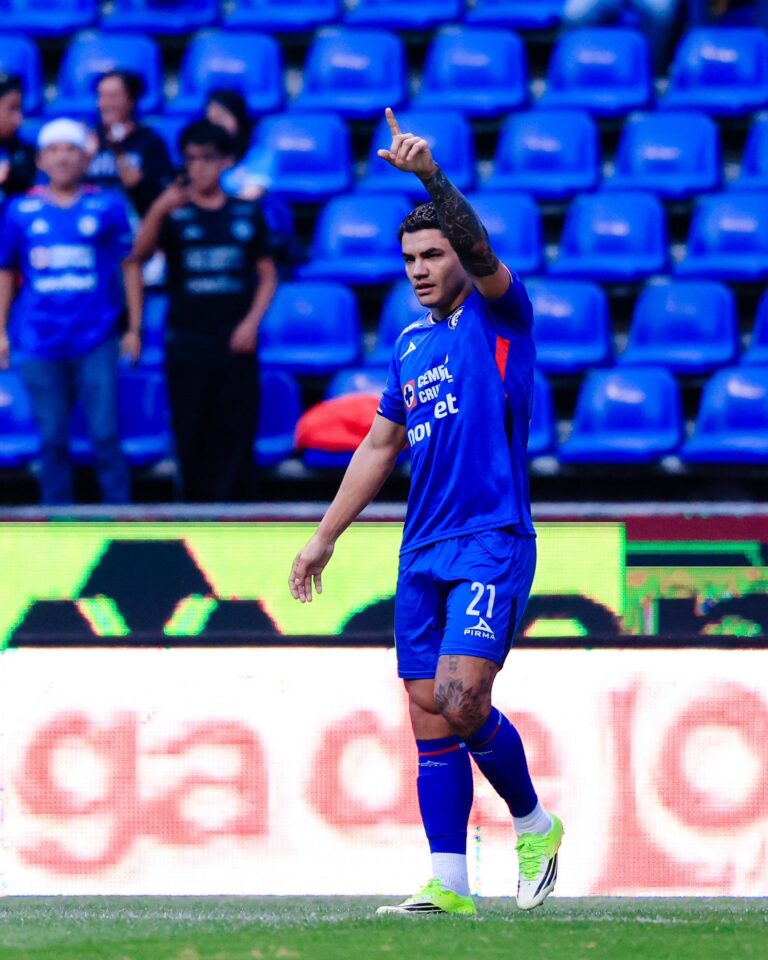 Gabriel El Toro Fernández marcó por Cruz Azul en la goleada ante San Luis.