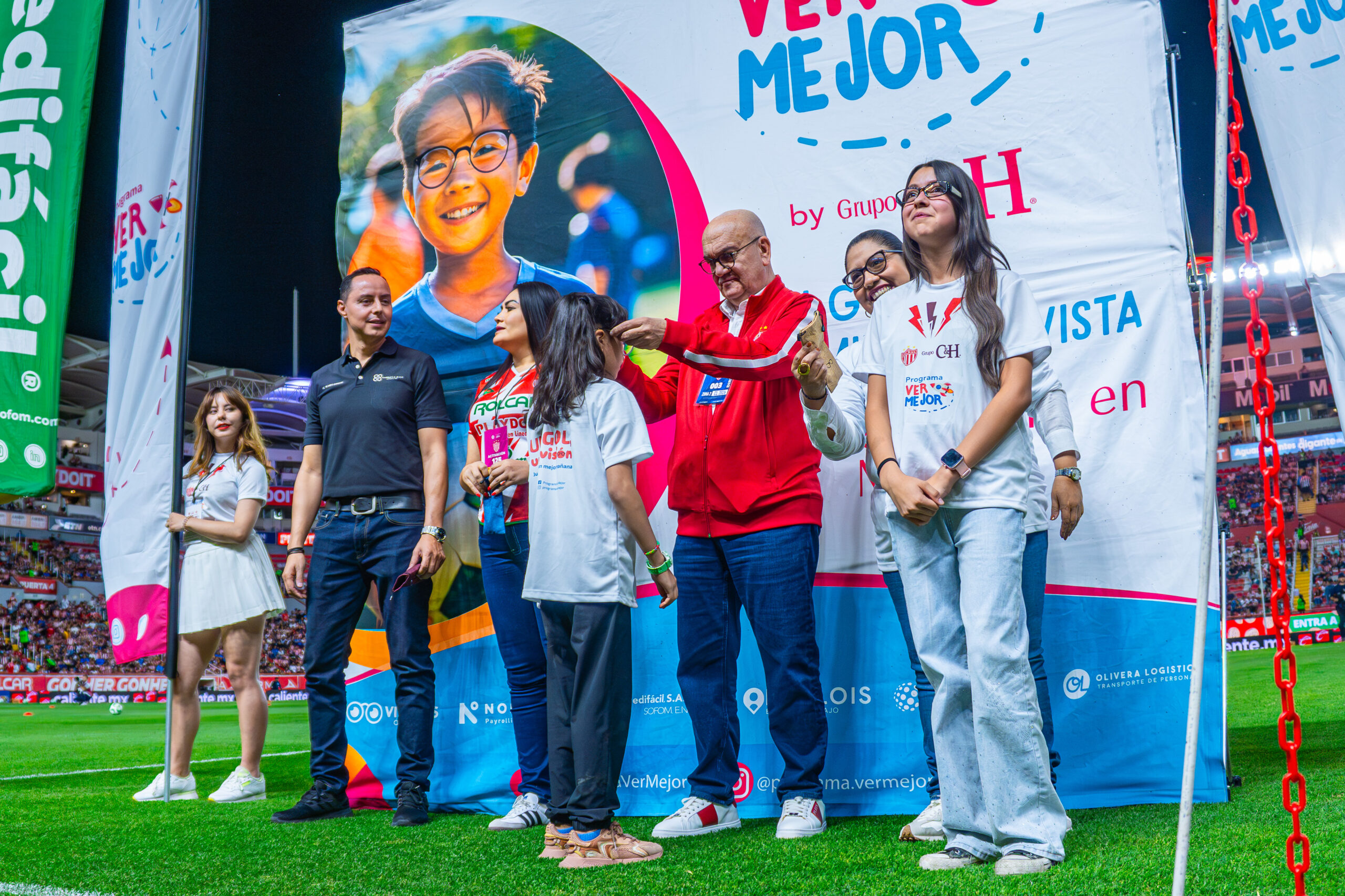 Necaxa continúa con su labor social.