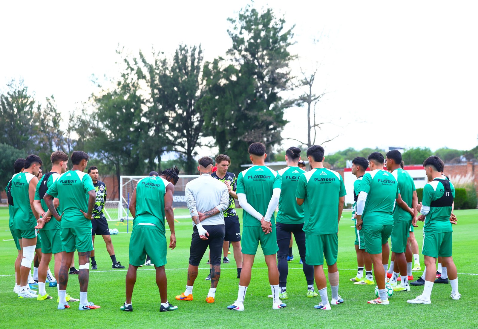 Martín Varini dialogó con el plantel previo al inicio de las vacaciones.