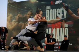 Ronda Rousey, de lo más ovacionada en la práctica.