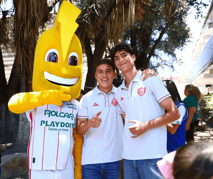 Gran respuesta del Necaxa y su afición.