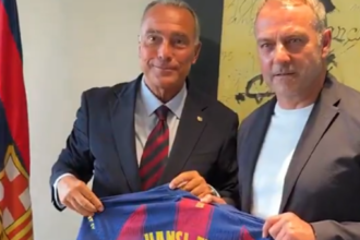 Hansi Flick seguirá al frente del Barcelona