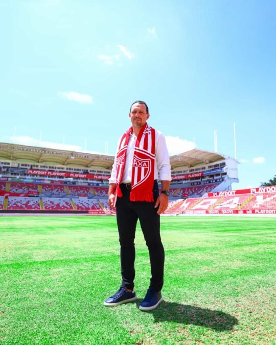 Hugo Sánchez, nuevo técnico del Necaxa Femenil.