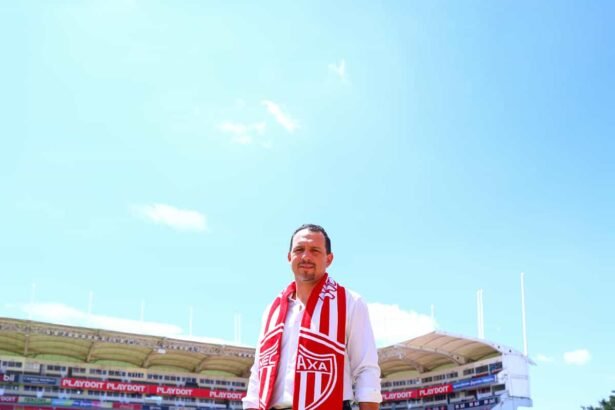Hugo Sánchez, nuevo técnico del Necaxa Femenil.