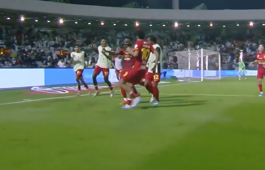Julián Quiñones es líder de goleo en Arabia Saudita.