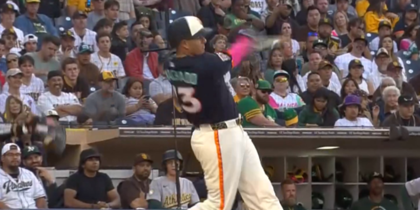 Manny Machado conecta cuadrangular de dos carreras para los Padres.