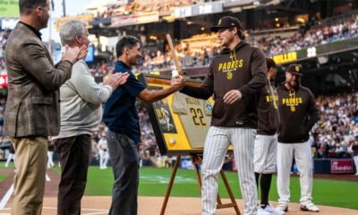 Mason Miller fue homenajeado por el récord de entradas sin permitir carrera.