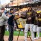 Mason Miller fue homenajeado por el récord de entradas sin permitir carrera.
