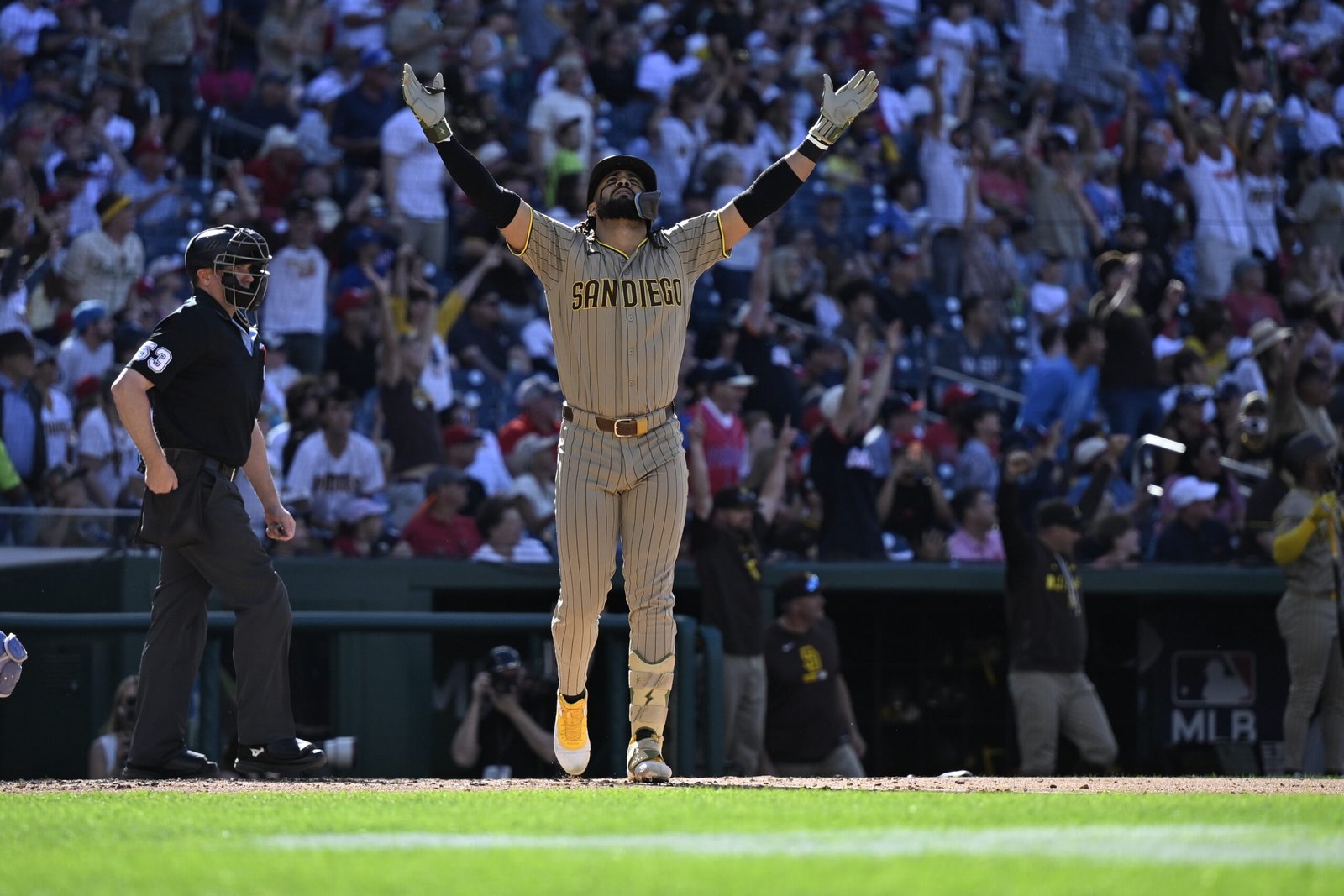 Fernando Tatis Jr. conectó su primer cuadrangular en la temporada 2026 de la MLB con los Padres.