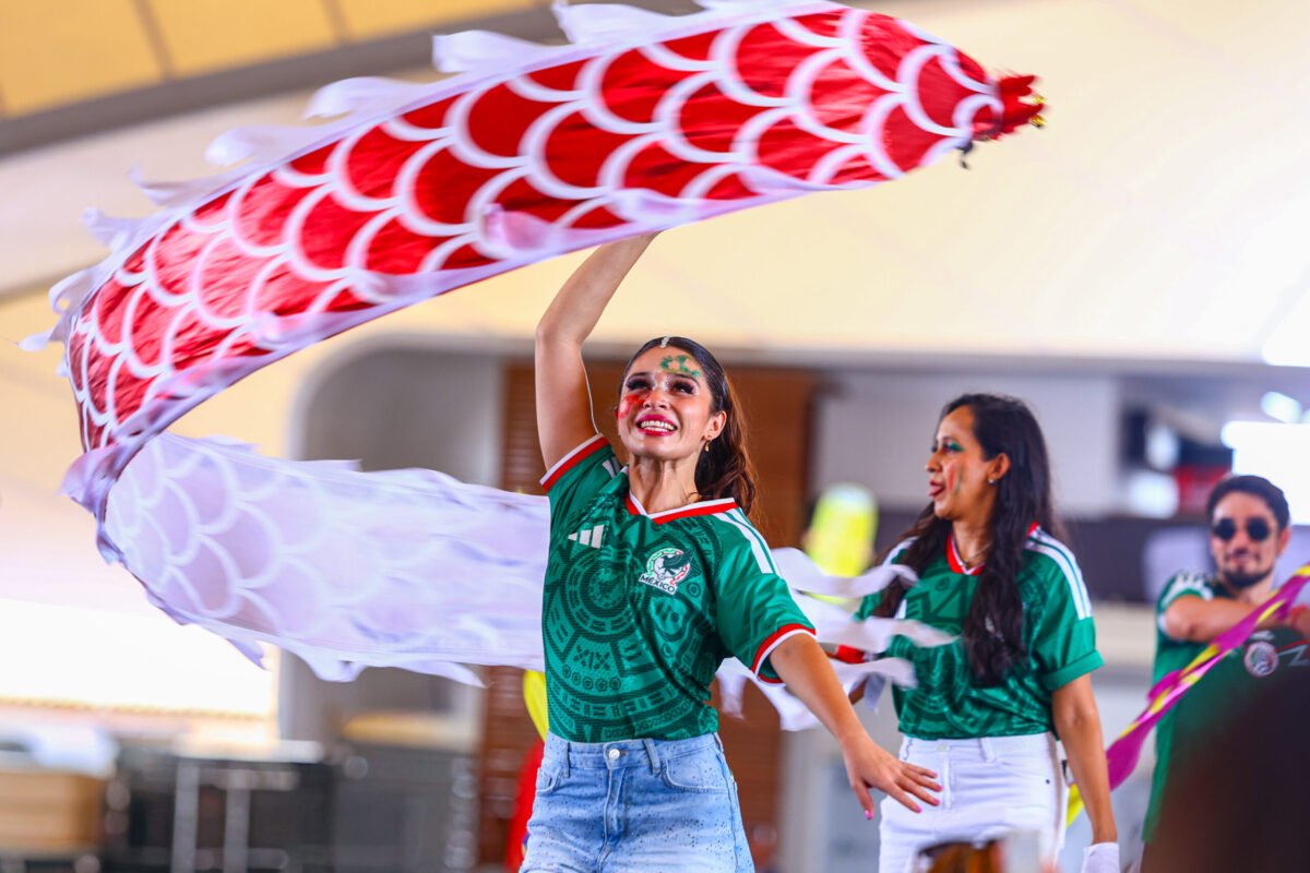 Gigante Fan Zone en medio de la fiebre del futbol. 