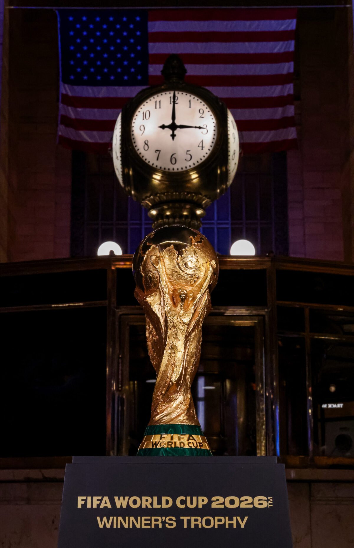 El Trofeo de la Copa del Mundo ya está en Nueva York. 