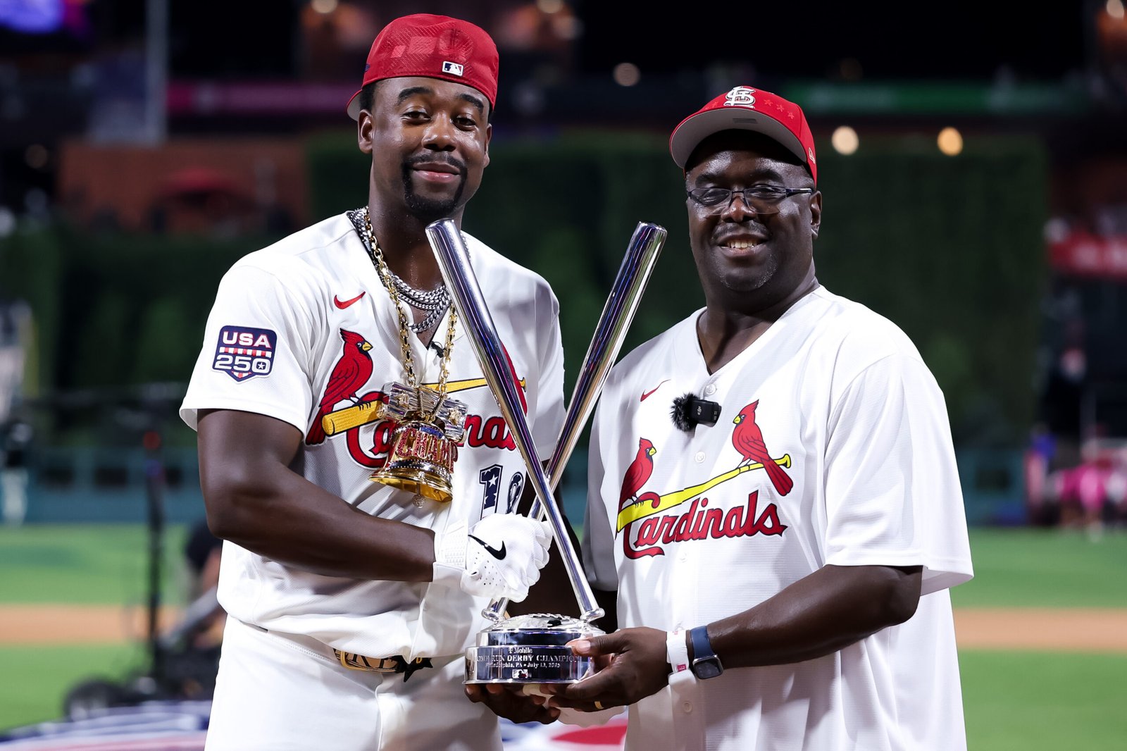 Así celebró Jordan Walker su triunfo en el Home Run Derby de la MLB.