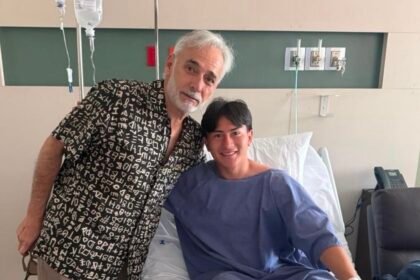Jesus Martinez visita a Alexei Dominguez tras su cirugia de tobillo