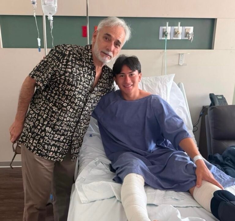 Pachuca: Alexei Domínguez, dos meses fuera tras cirugía de pie 37 Jesus Martinez visita a Alexei Dominguez tras su cirugia de tobillo