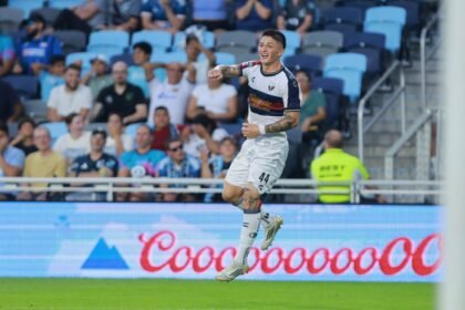 Jugador de Atlante celebra un gol