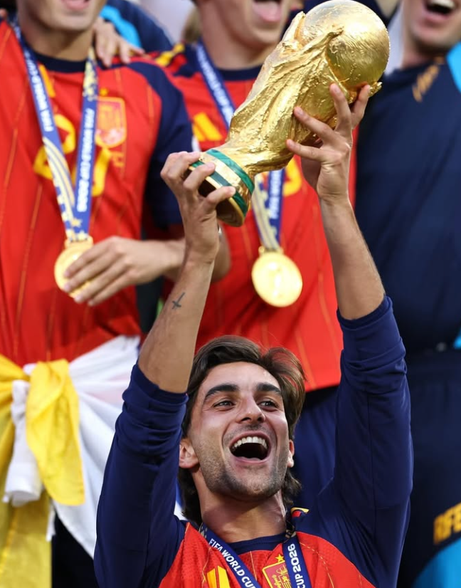 Ferran Torres levanta el trofeo del Mundial 2026 con España
