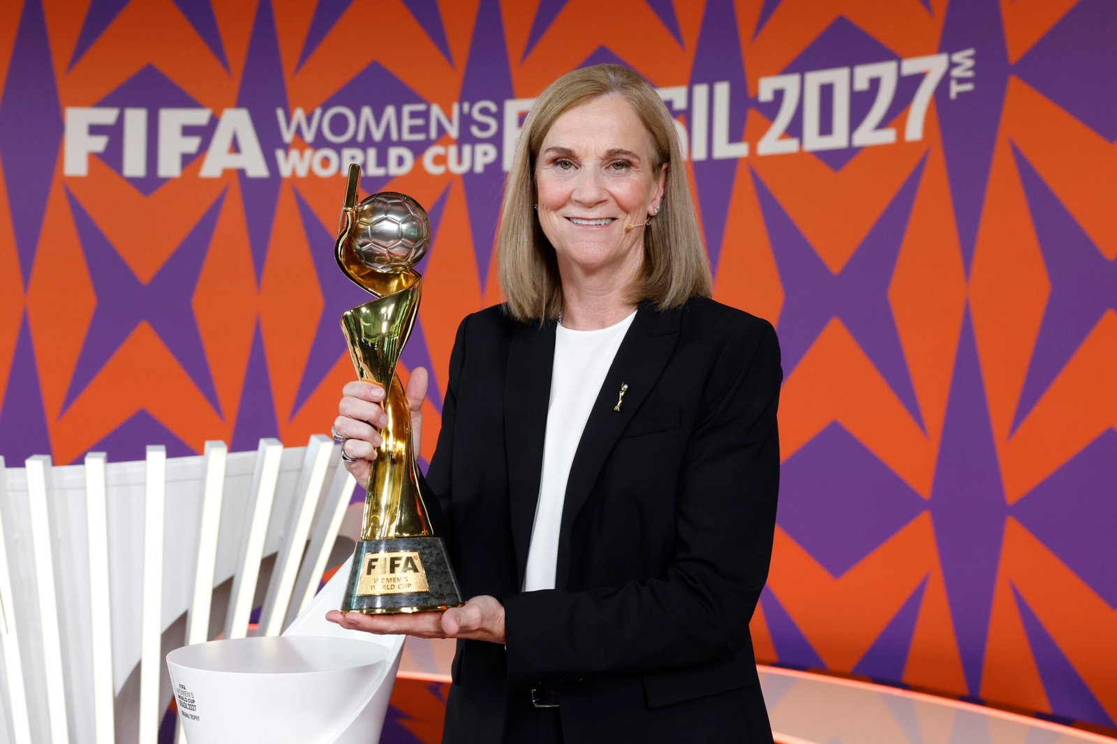 Trofeo de la Copa Mundial Femenina de la FIFA 2027