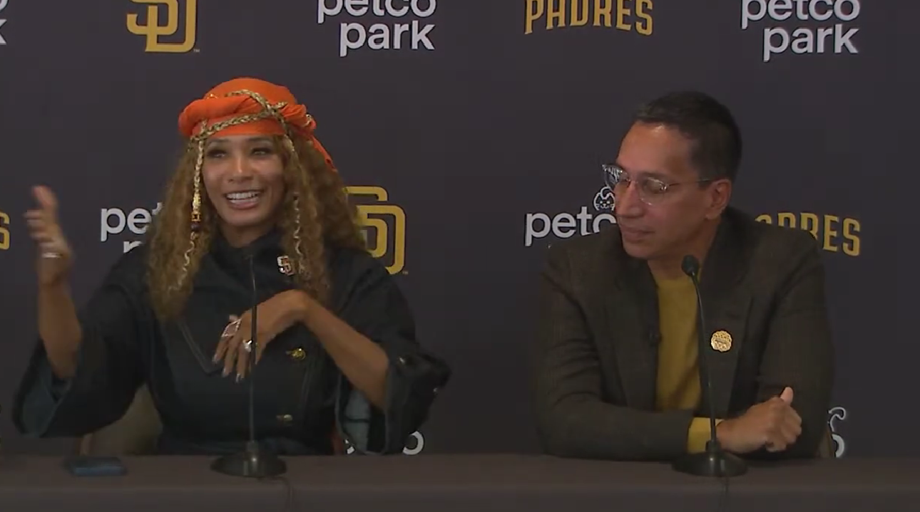 Kwanza Jones y José E. Feliciano durante la conferencia de prensa en Petco Park