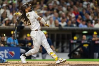 Fernando Tatis Jr. conecta su cuadrangular ante los Brewers