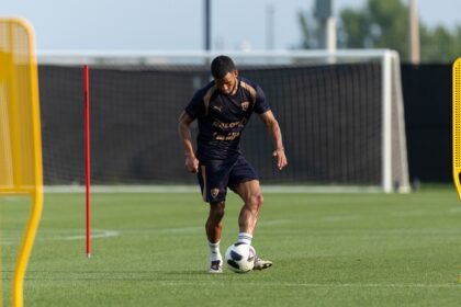 Jugador de Pumas durante el entrenamiento previo a Queretaro