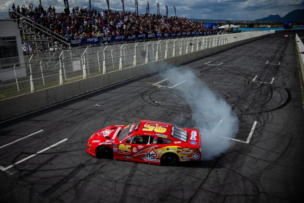 Rodrigo Rejón se llevó la Puebla 110 de NASCAR México Series