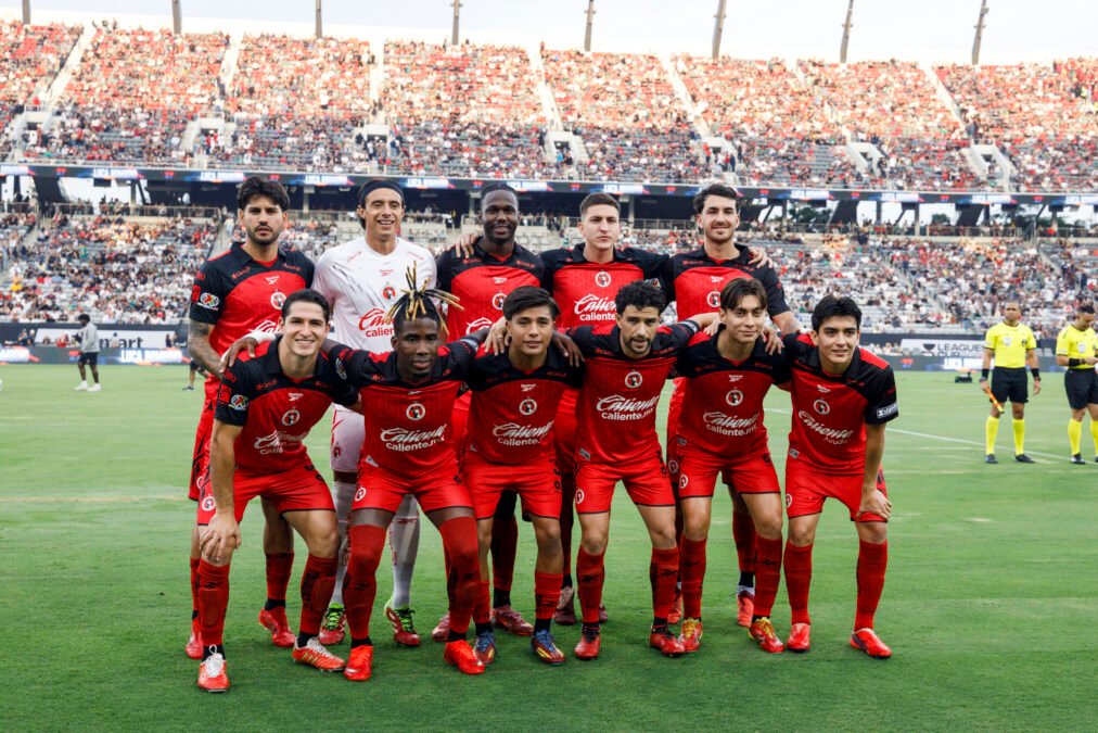 Xolos de Tijuana posa previo a un partido en el Estadio Caliente
