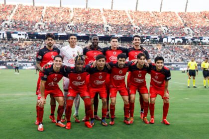 Xolos de Tijuana posa previo a un partido en el Estadio Caliente