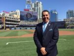 Eduardo Ortega, la voz en español de los Padres de San Diego