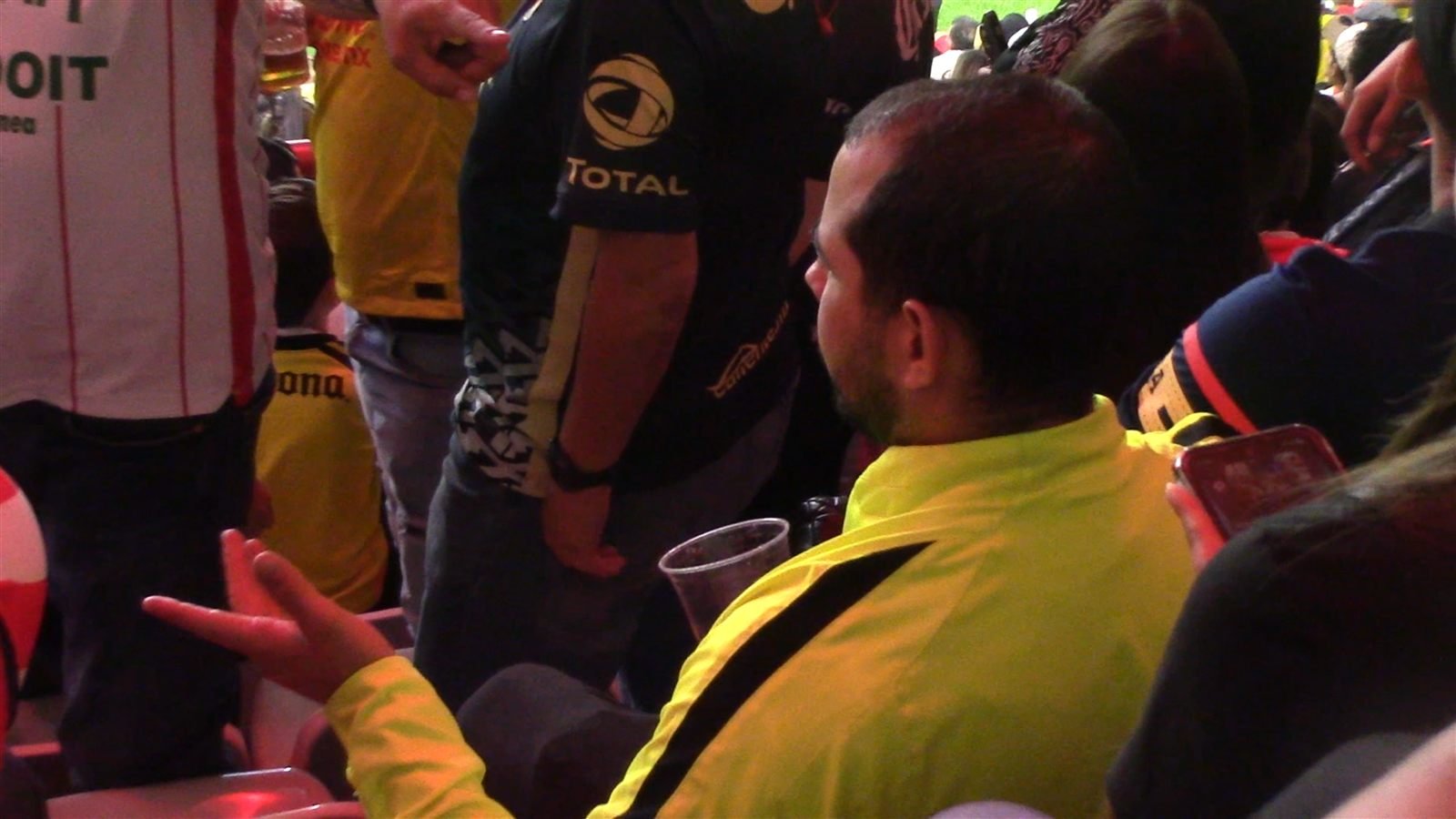 Aficionado del América señalado por lanzar un vaso de cerveza en el Estadio Victoria