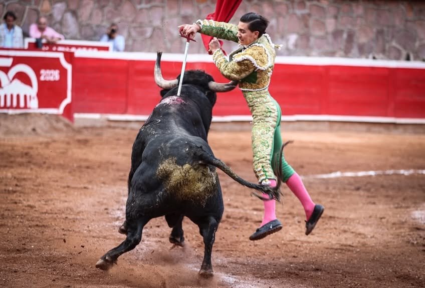 Ernesto Javier Calita realiza una faena en la Monumental Zacatecas