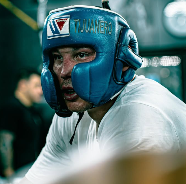 Cesar Mateo Tapia durante un entrenamiento previo a su pelea ante Leo Ruiz