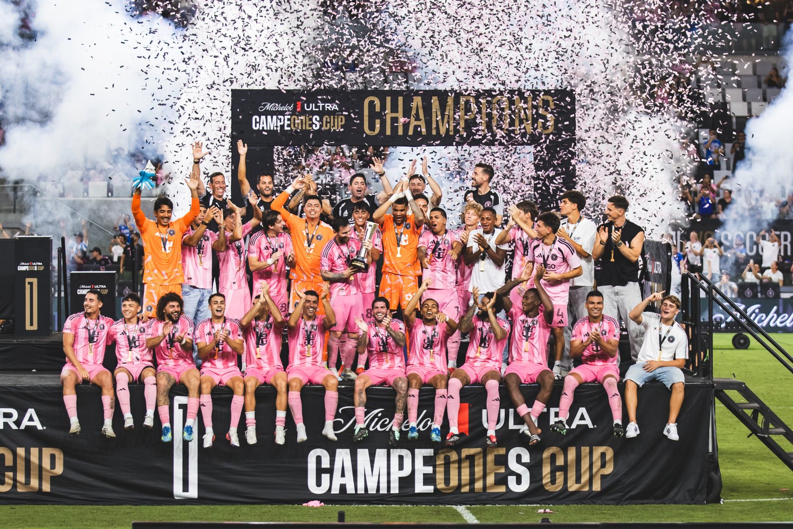 Plantilla de Inter Miami celebra el título de la Campeones Cup 2026