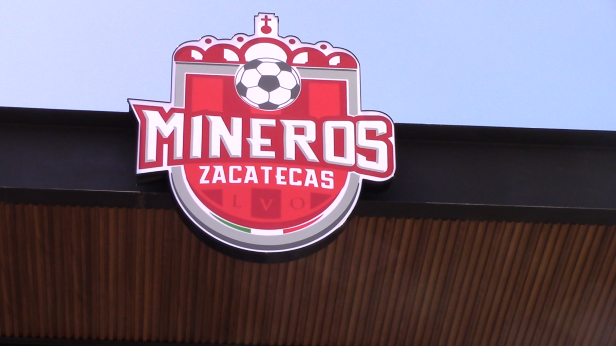 Logo de Mineros Zacatecas en la fachada de la nueva tienda